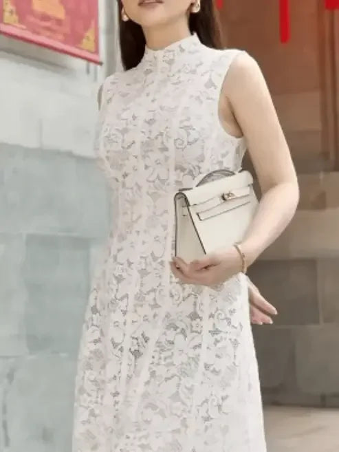 Midi Dress in Textured Lace with Flowers – Carla